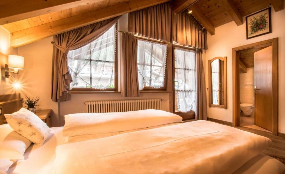 Ciasa Montanara Hotel La Villa  Luaran gambar