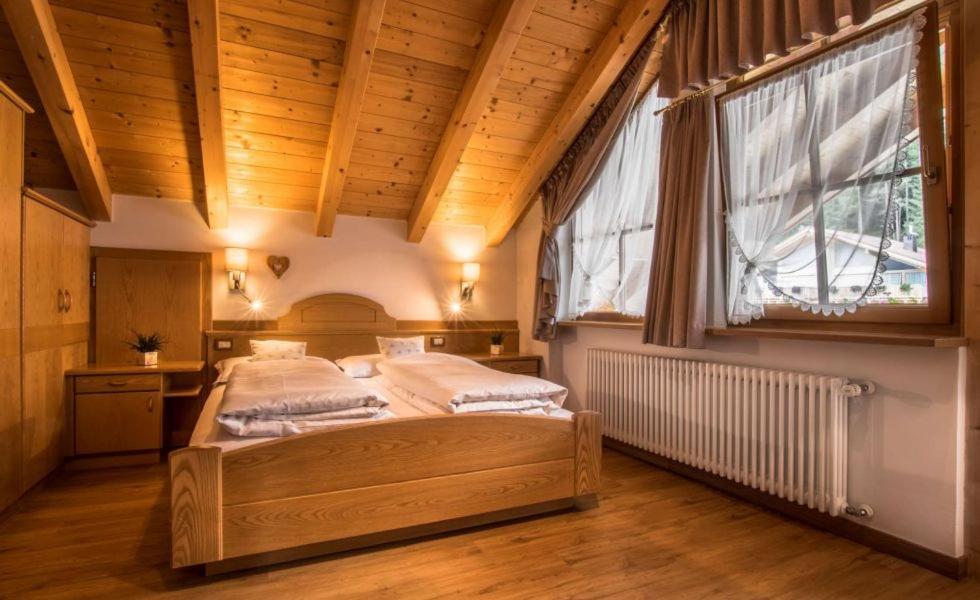 Ciasa Montanara Hotel La Villa  Luaran gambar