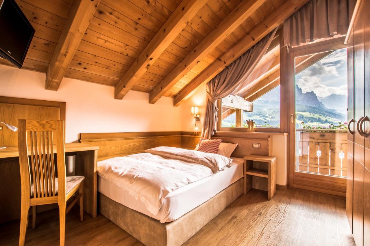Ciasa Montanara Hotel La Villa  Luaran gambar