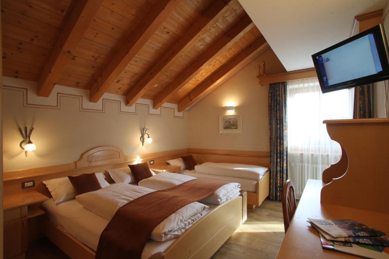 Ciasa Montanara Hotel La Villa  Luaran gambar