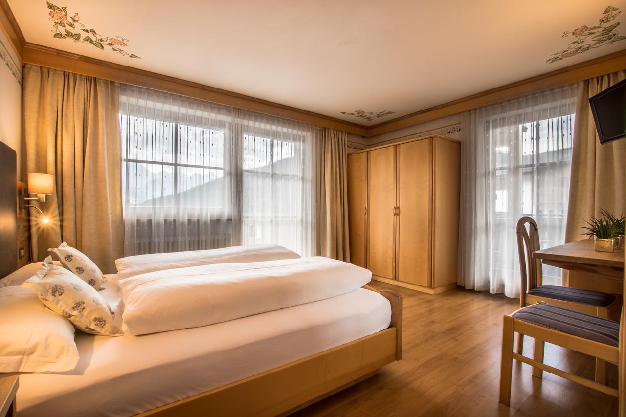 Ciasa Montanara Hotel La Villa  Luaran gambar