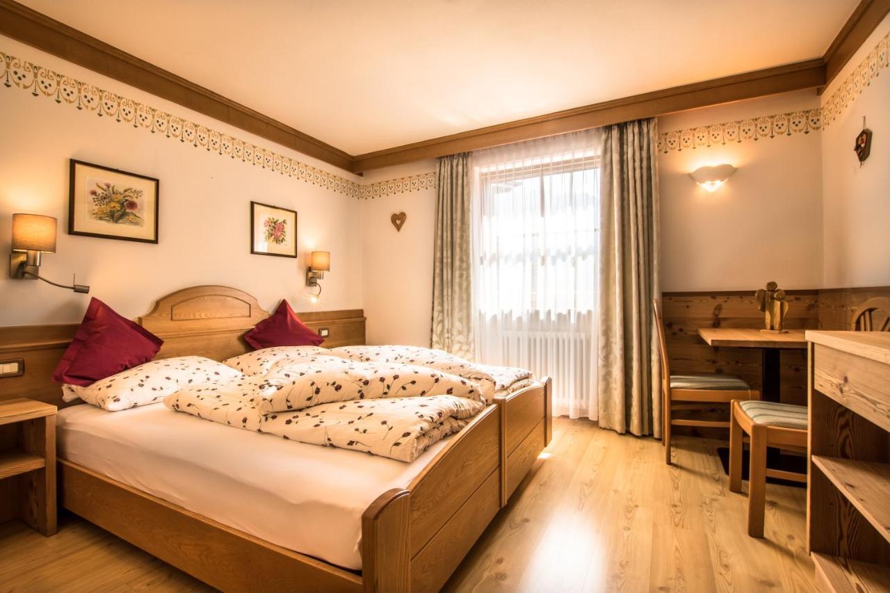Ciasa Montanara Hotel La Villa  Luaran gambar