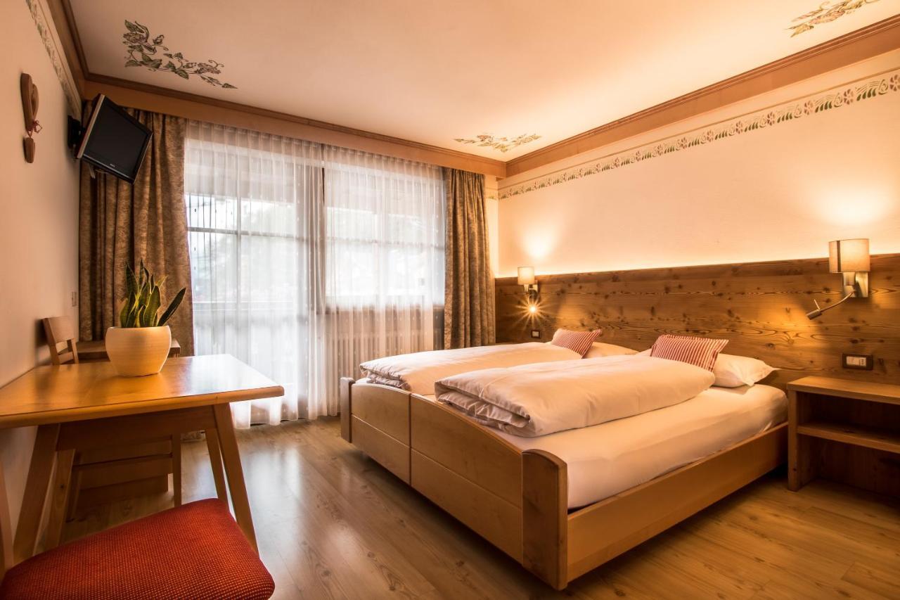 Ciasa Montanara Hotel La Villa  Luaran gambar