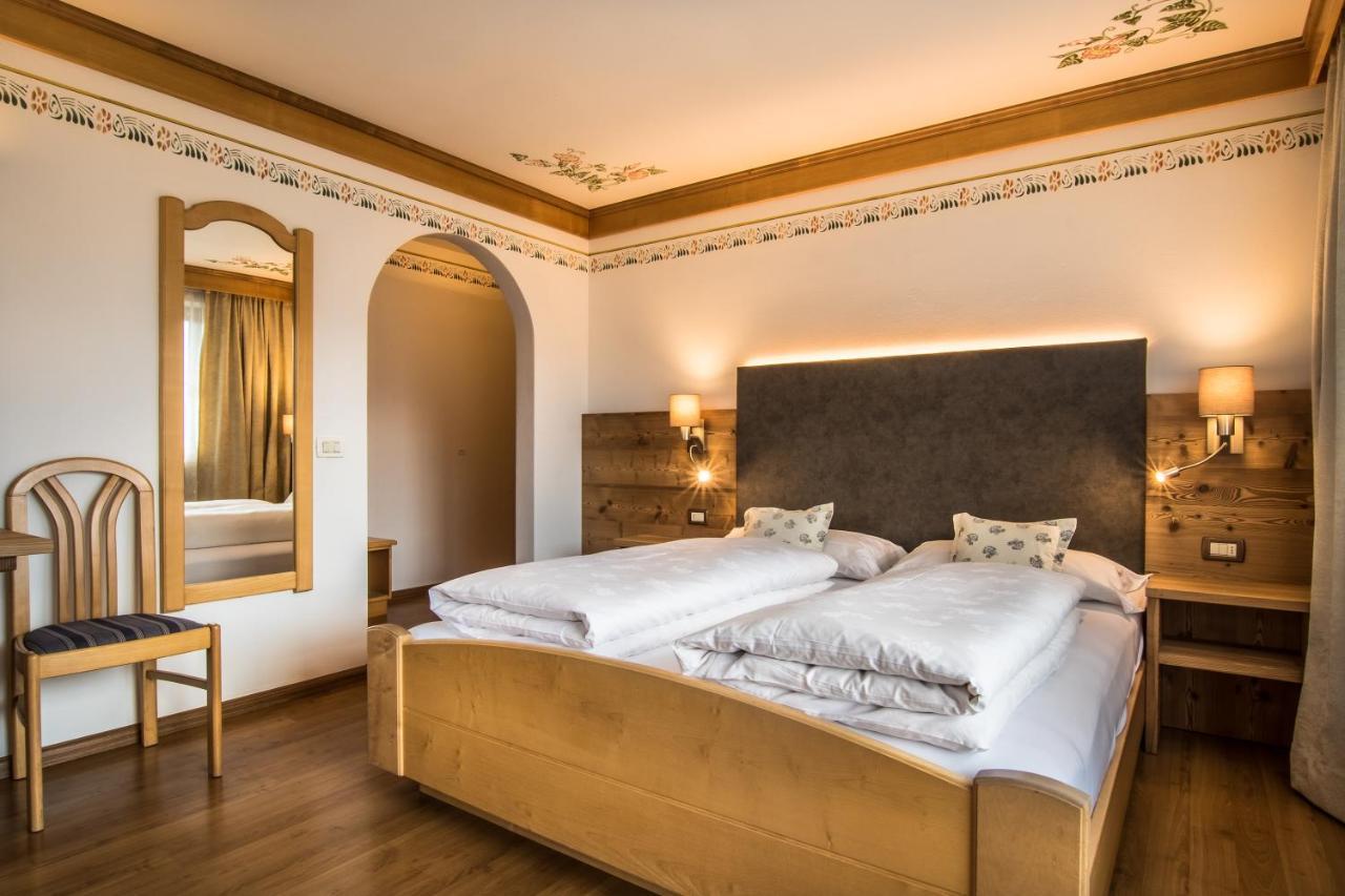 Ciasa Montanara Hotel La Villa  Luaran gambar
