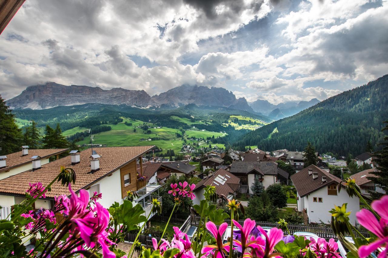 Ciasa Montanara Hotel La Villa  Luaran gambar