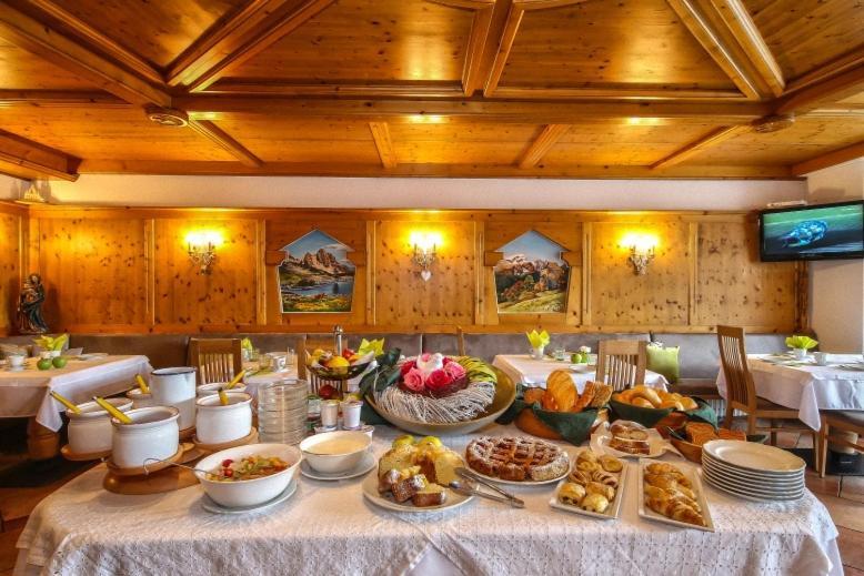Ciasa Montanara Hotel La Villa  Luaran gambar